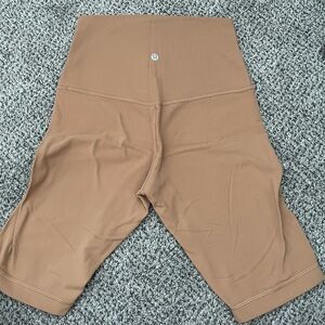 Lululemon Align 8’ short in Copper Brown